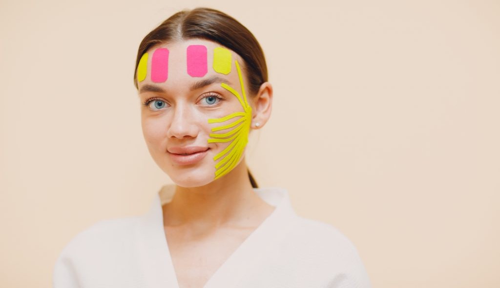 Face taping: Saiba os riscos dessa técnica  Lorena Bueri