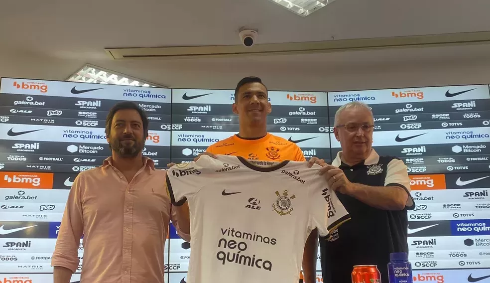 Balbuena é apresentado no Corinthians e afirma: 'Parece que nunca saí daqui' 
