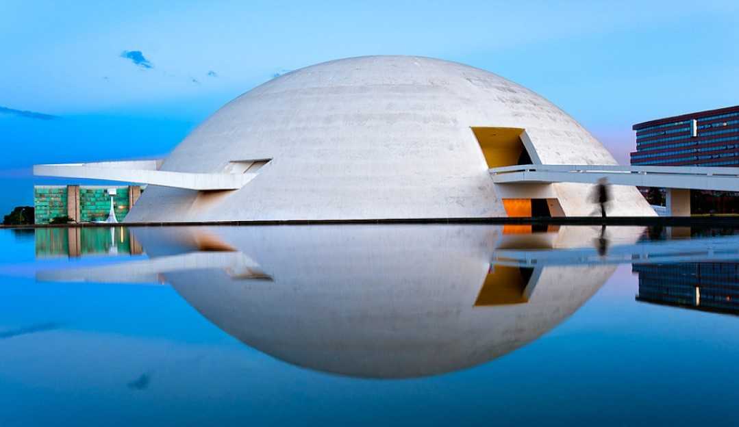 O gênio da arquitetura – Oscar Niemeyer  Lorena Bueri