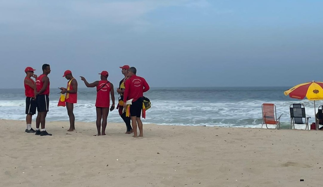 Corpo do menino de 7 anos que se afogou na praia do Recreio dos Bandeirantes é encontrado Lorena Bueri