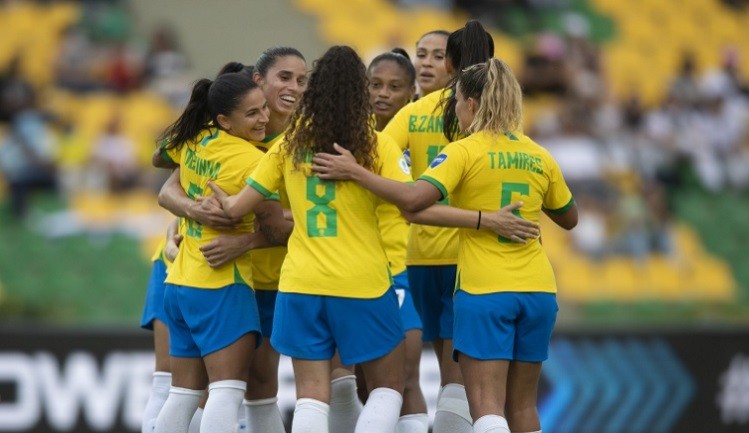 Brasil goleia o Peru e segue invicto na Copa América feminina Lorena Bueri