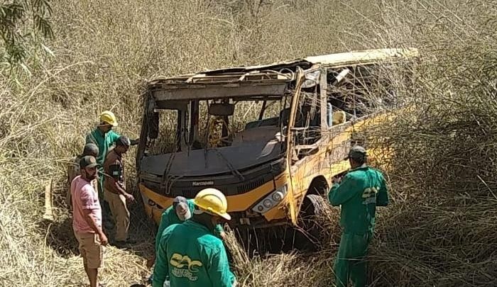 Acidente com um ônibus, no interior do Ceará, faz três vítimas e deixa quatro feridos  Lorena Bueri