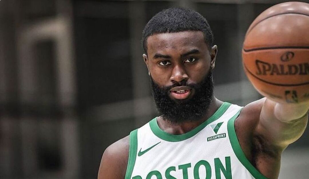 Jaylen Brown conta que não quer ser trocado pelo Boston Celtics, afirma jornalista Lorena Bueri
