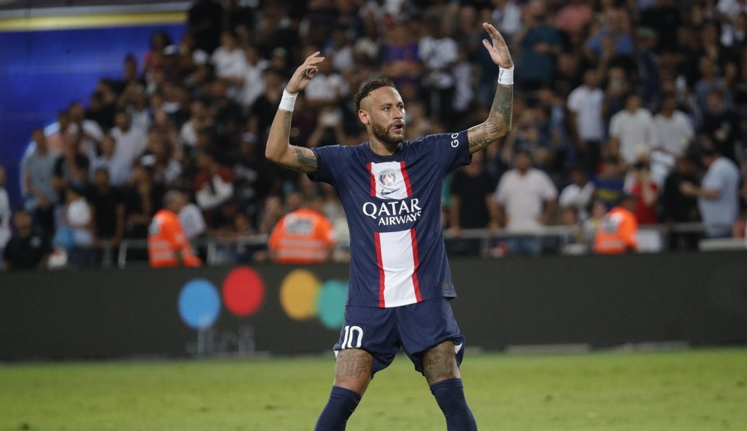 Neymar ultrapassa Cristiano Ronaldo em número de gols em finais após título pelo PSG
