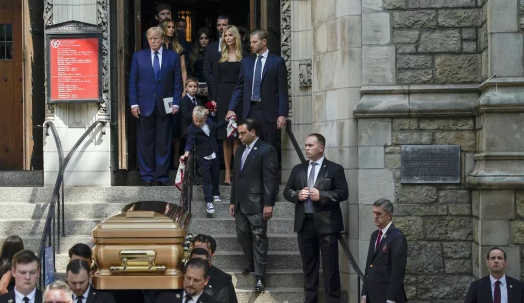 Trump enterra sua ex-mulher em campo de golfe para se livrar de impostos Lorena Bueri