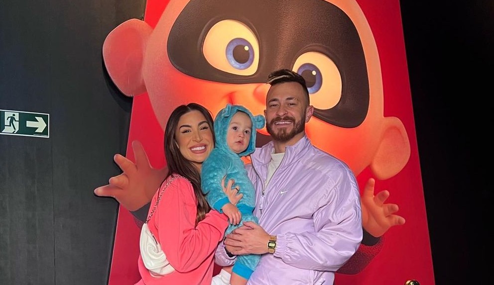 Boca Rosa e Fred se divertem com o filho em exposição da Pixar Lorena Bueri