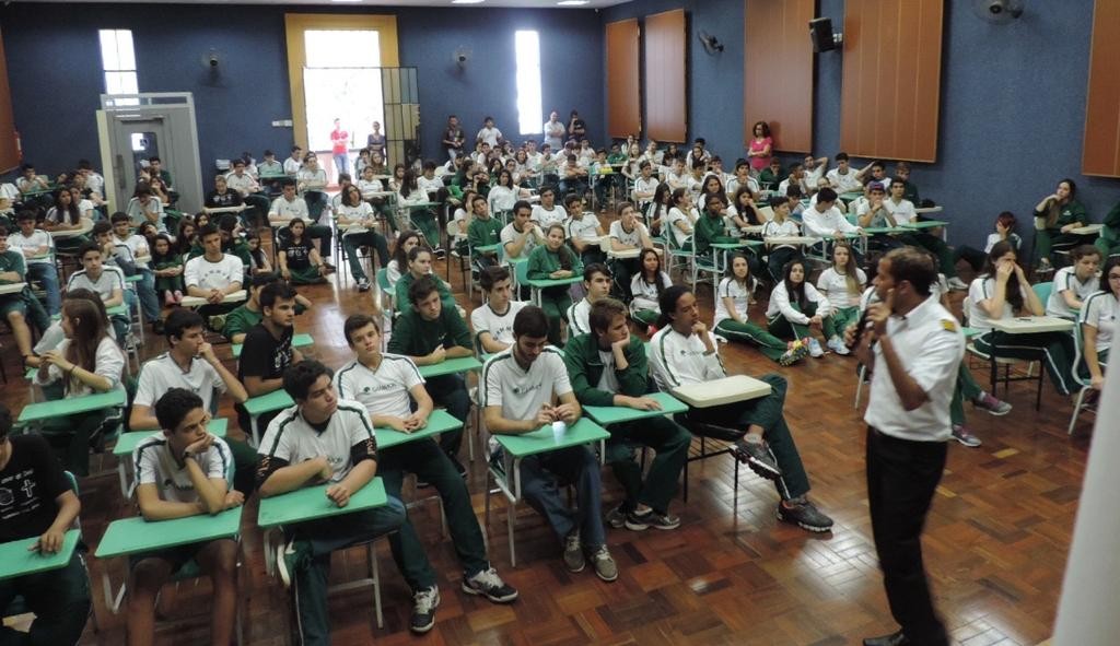 Cerca de 10% dos jovens brasileiros não sabem o que fazer após o ensino médio  Lorena Bueri