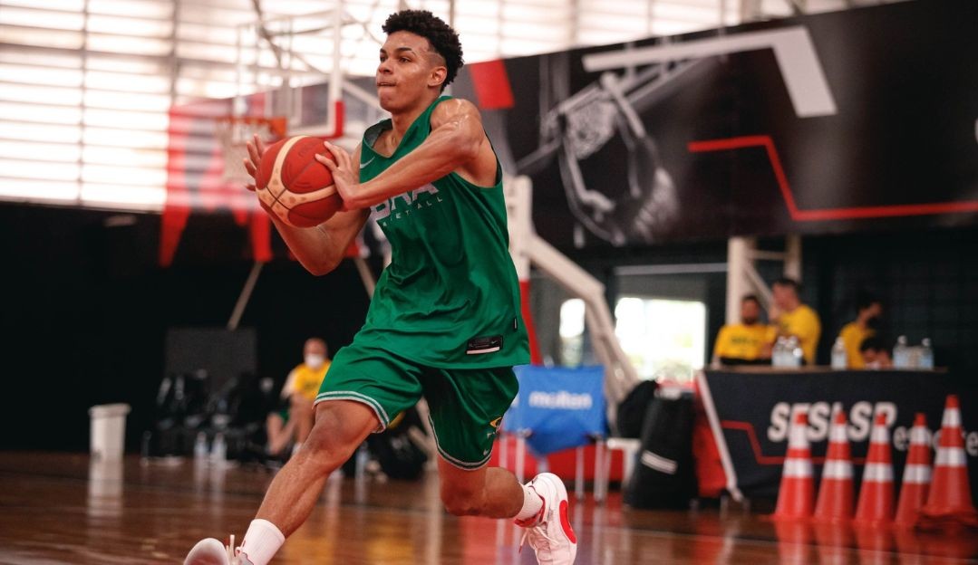 Rey de Franca, jovem brasileiro promete brilhar no draft da NBA