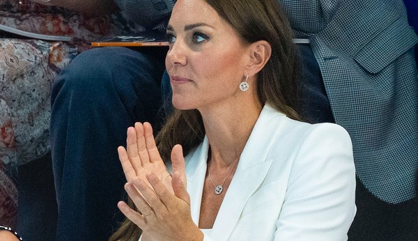 Kate Middleton estava sem aliança em compromisso oficial da realeza