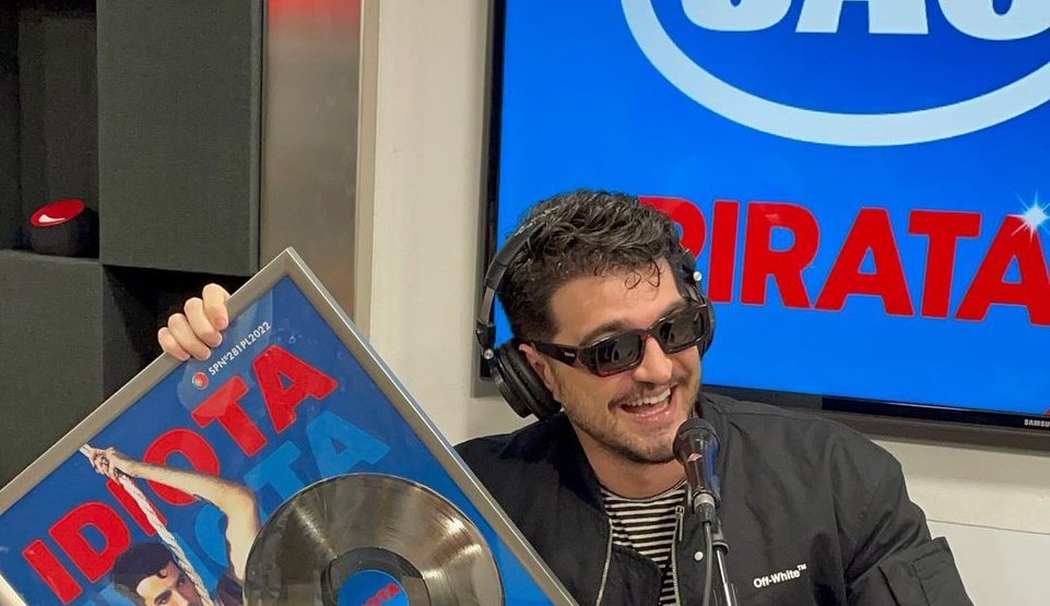 Jão: Em Portugal cantor recebe disco de platina pelas vendas do álbum Pirata