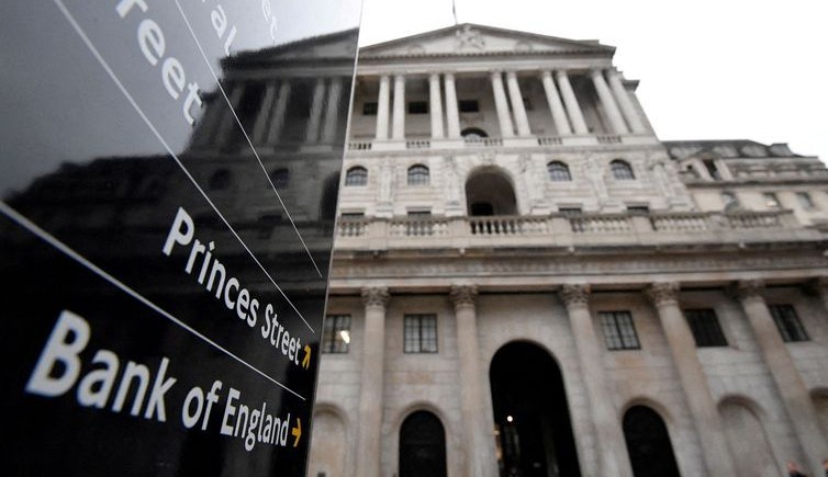Banco Central britânico adota maior alta dos juros desde 1995 e alerta para recessão