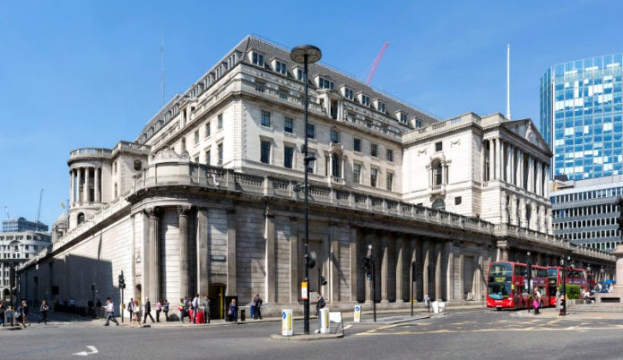 Banco Central inglês adota maior alta dos juros desde 1995