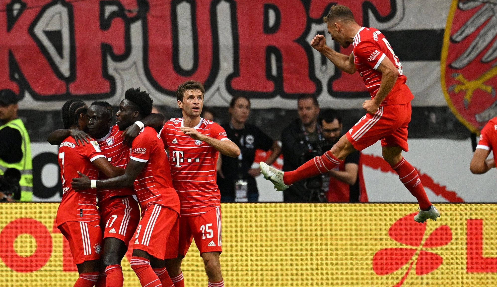 Na estreia do Campeonato Alemão, Bayern vence o Eintracht Frankfurt por 6 a 1