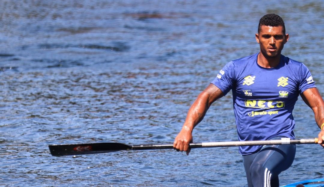 Isaquias Queiroz vence com folga e conquista medalha de ouro no Mundial de canoagem  Lorena Bueri