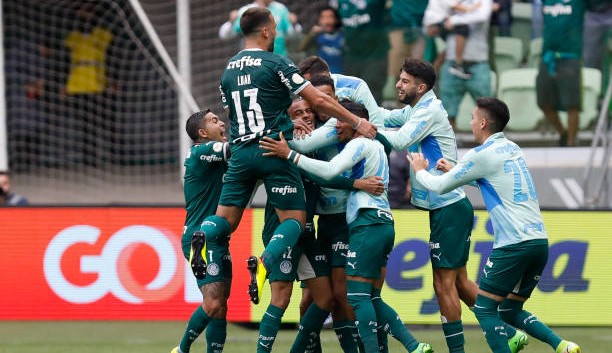 Palmeiras vence Goiás e se isola na liderança do Brasileirão  Lorena Bueri