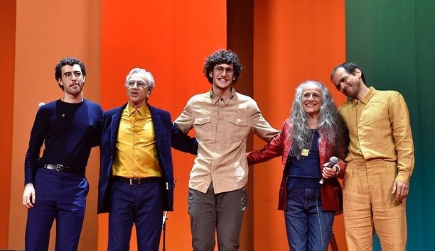 Caetano Veloso celebra 80 anos com show em família no Rio de Janeiro  Lorena Bueri