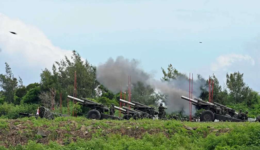 Taiwan realiza exercícios militares, com artilharia real, nesta semana