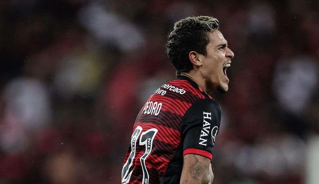 Pedro marca, e vira artilheiro da Libertadores