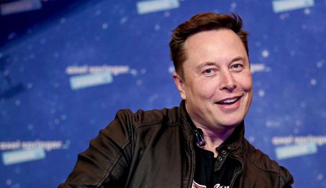 Elon Musk vende ações da Tesla Lorena Bueri