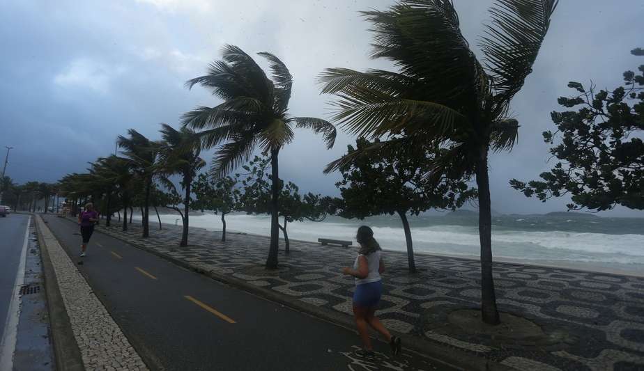 Ciclone extratropiocal atinge Rio de Janeiro com ventos com mais de 90 km/h Lorena Bueri
