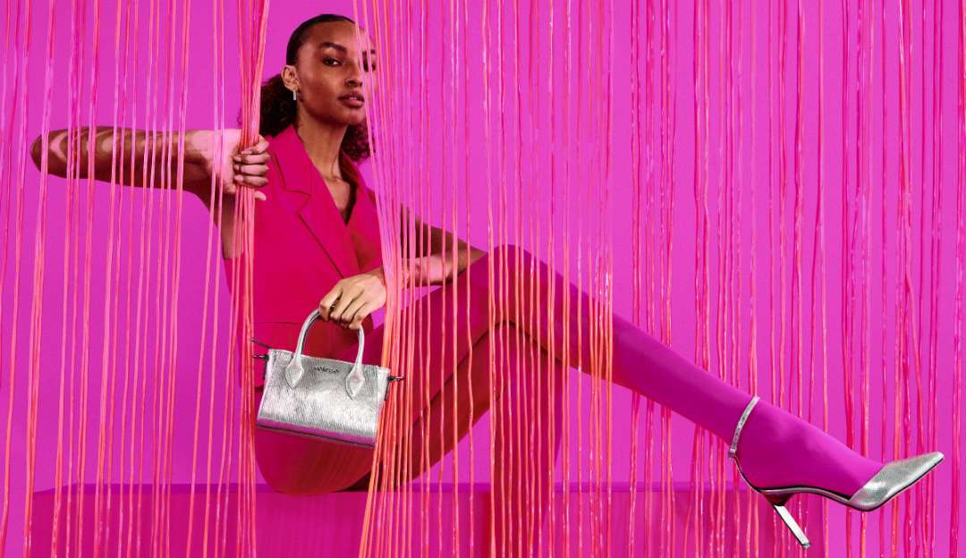 Moda Barbie dá o tom aos novos sapatos e bolsas da Corello