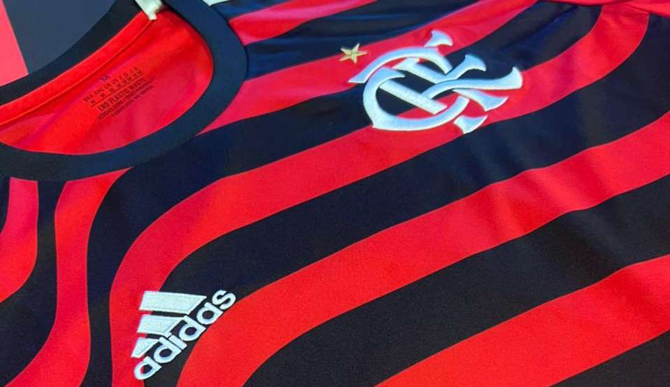 Flamengo lança nova camisa com inspiração em sua torcida