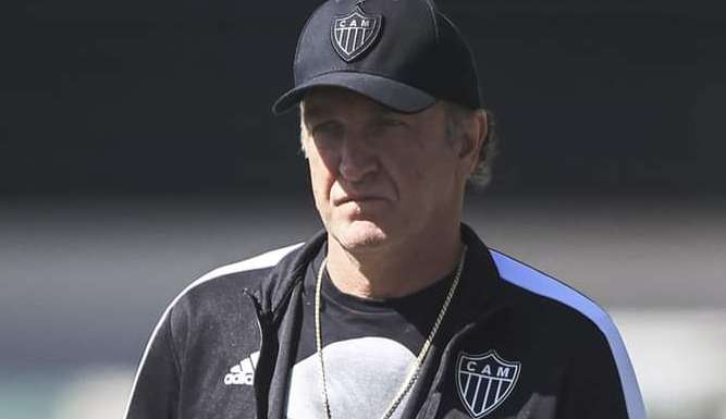 Atlético-MG quer renovar contrato com Cuca, porém o clube aguarda o desejo do treinador para avançar Lorena Bueri