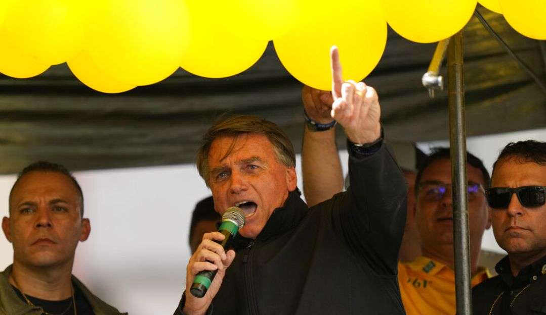 Jair Bolsonaro vê estratégias para debate na Globo Lorena Bueri