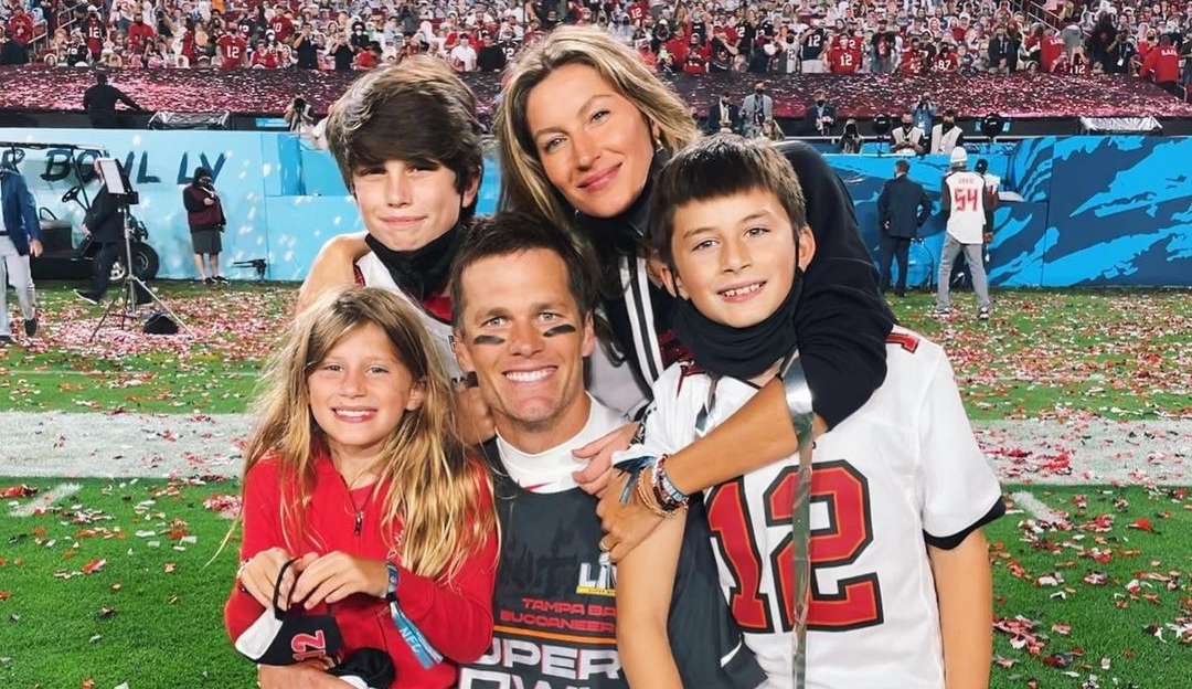 Fãs de Tom Brady suspeitam que o astro do futebol americano irá participar de reality show musical Lorena Bueri