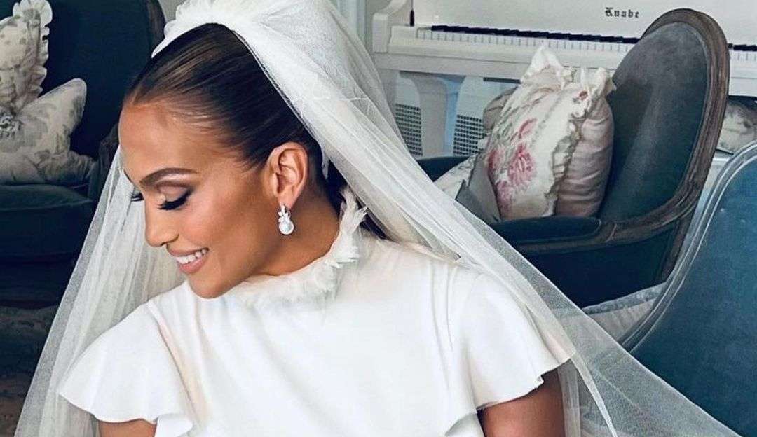 Jennifer Lopez usa três vestidos Ralph Lauren e diamantes em celebração de casamento milionário