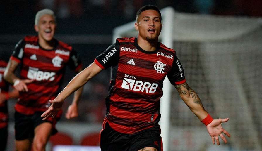 Flamengo suporta pressão e vence São Paulo pela Copa do Brasil Lorena Bueri
