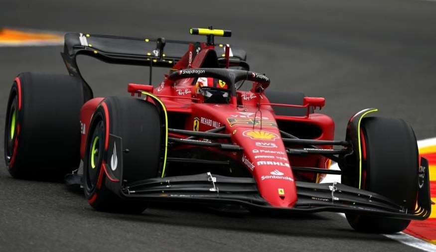 Ferrari faz dobradinha com Sainz em primeiro em treino livre na Bélgica