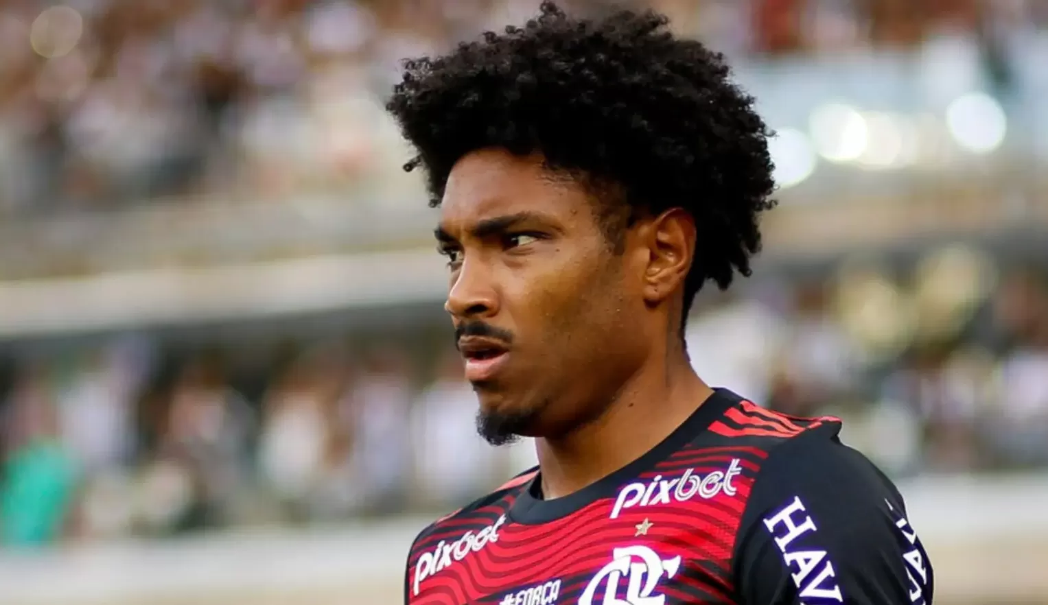 Vitinho deixa Flamengo e está a caminho do futebol árabe 