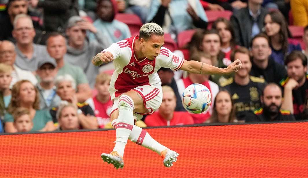 Antony pede para sair, mas Ajax recusa ofertas do Manchester United Lorena Bueri