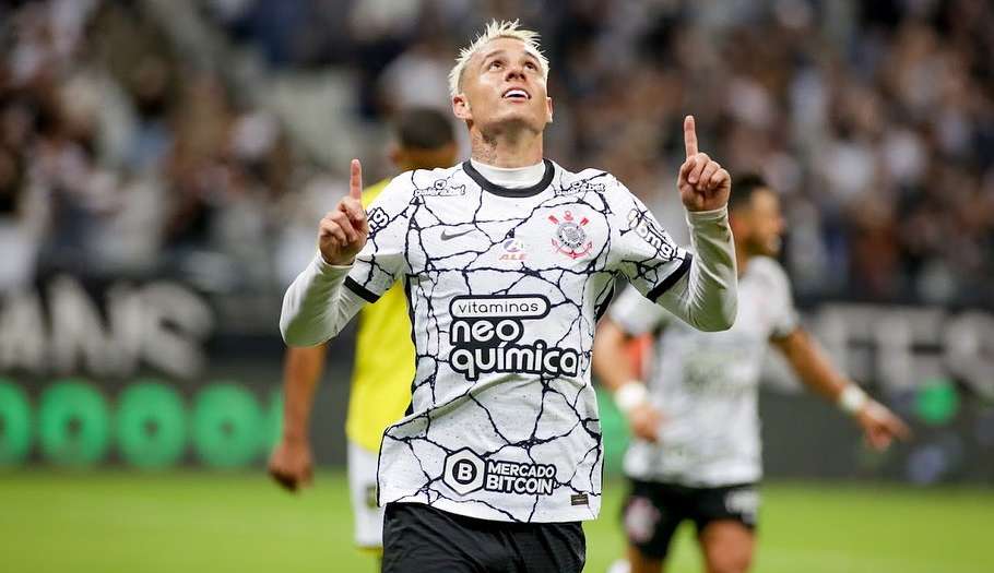 Sporting tenta a contratação de Róger Guedes, mas Corinthians rejeita proposta
