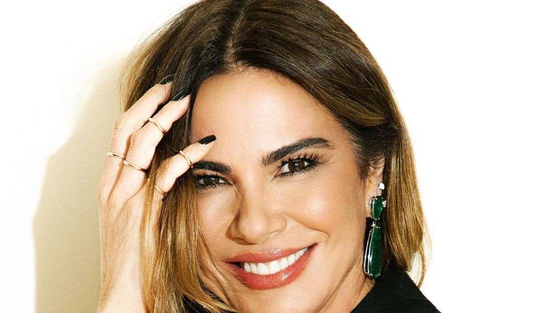 Luciana Gimenez usa joias no valor de R$ 500 mil em baile em São Paulo Lorena Bueri