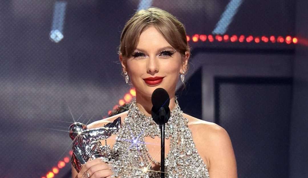 'Midnights': Taylor Swift anuncia novo álbum durante o VMA Lorena Bueri