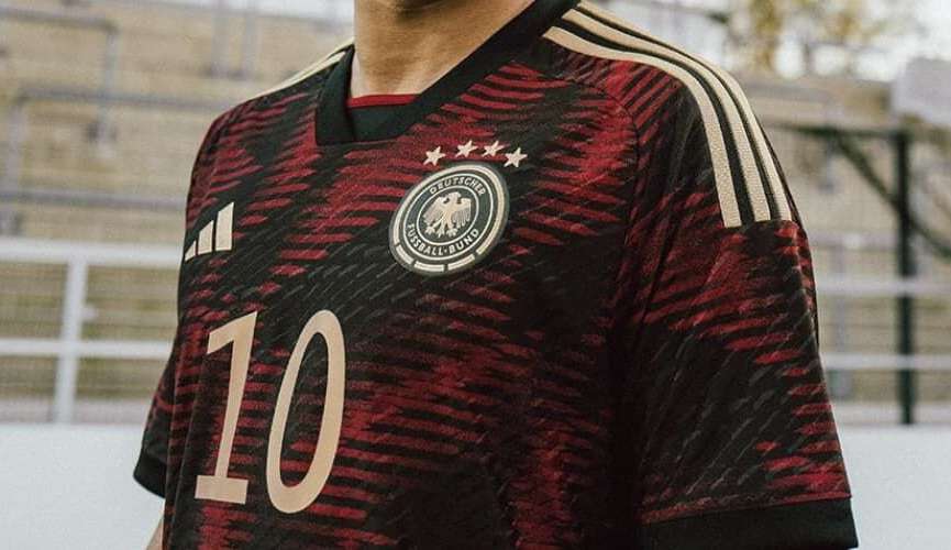 Adidas e Puma lançam segundas opções de uniformes da Argentina, Alemanha e outras seleções para a Copa Lorena Bueri