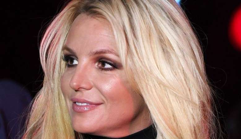 Britney Spears expõe detalhes de relacionamento abusivo familiar Lorena Bueri