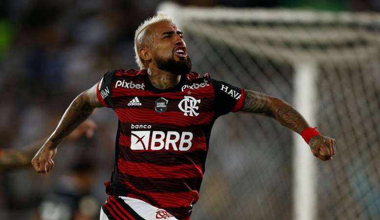 Vidal compara futebol brasileiro com europeu e diz que Dorival facilitou adaptação no Flamengo Lorena Bueri