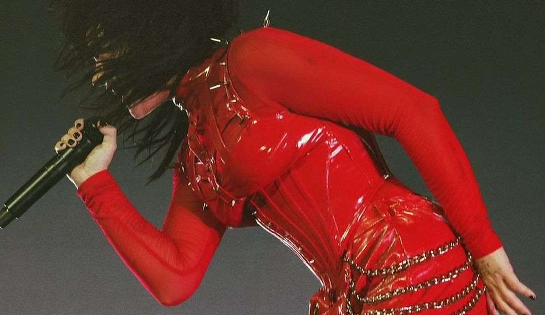 Demi Lovato trás nostalgia com pegada rock em show de São paulo