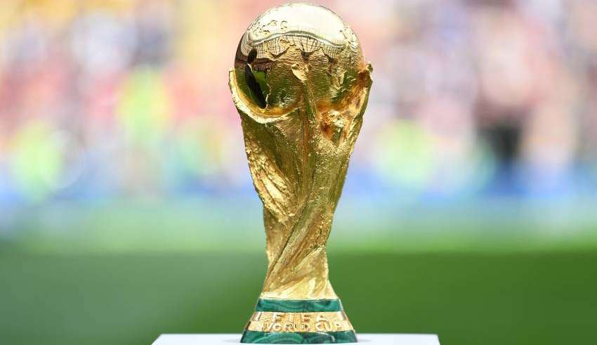 FIFA inicia turnê da taça da Copa do Mundo, que deve passar pelo Brasil em outubro 