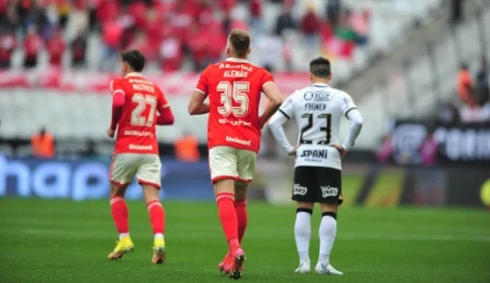 Corinthians e Internacional terminam partida com um placar de empate Lorena Bueri