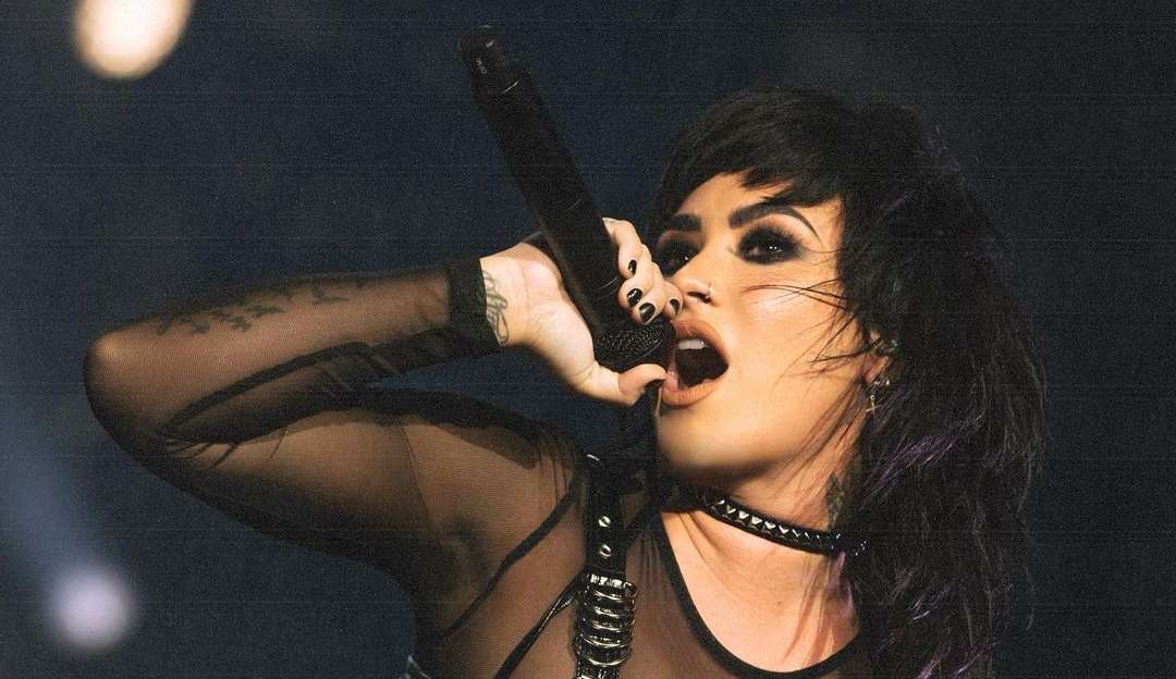 Demi Lovato celebra show no Rock in Rio Lorena Bueri