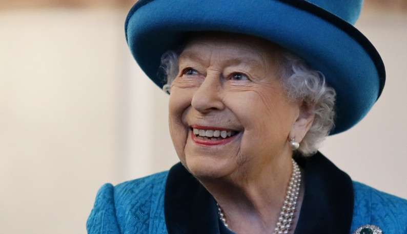 Rainha Elizabeth II adia reunião com Conselho Privado devido a recomendação médica