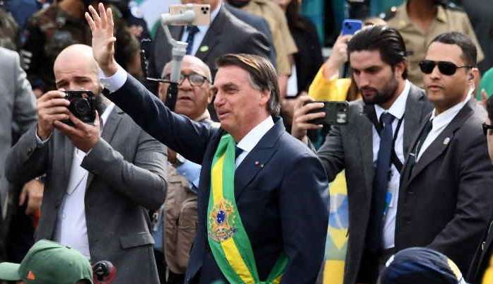 Bolsonaro faz discurso para apoiadores no Bicentenário da Independência  Lorena Bueri