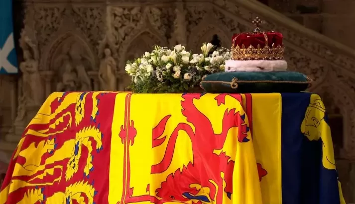 Corpo de rainha Elizabeth II encontra-se na Catedral de St Giles onde é velado