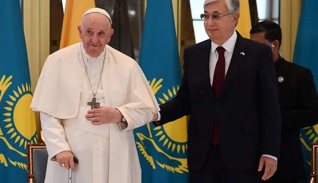 Papa Francisco defende diplomacia e chama guerra na Ucrânia de insensata
