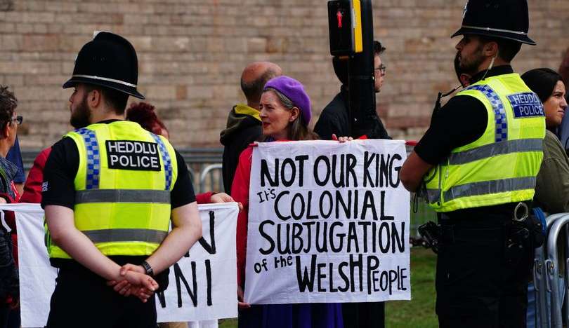Primeira visita oficial do rei Charles III à Gales tem várias manifestações permitidas