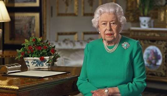 Colar de Rainha Elizabeth II é usado por Kate Midleton em evento